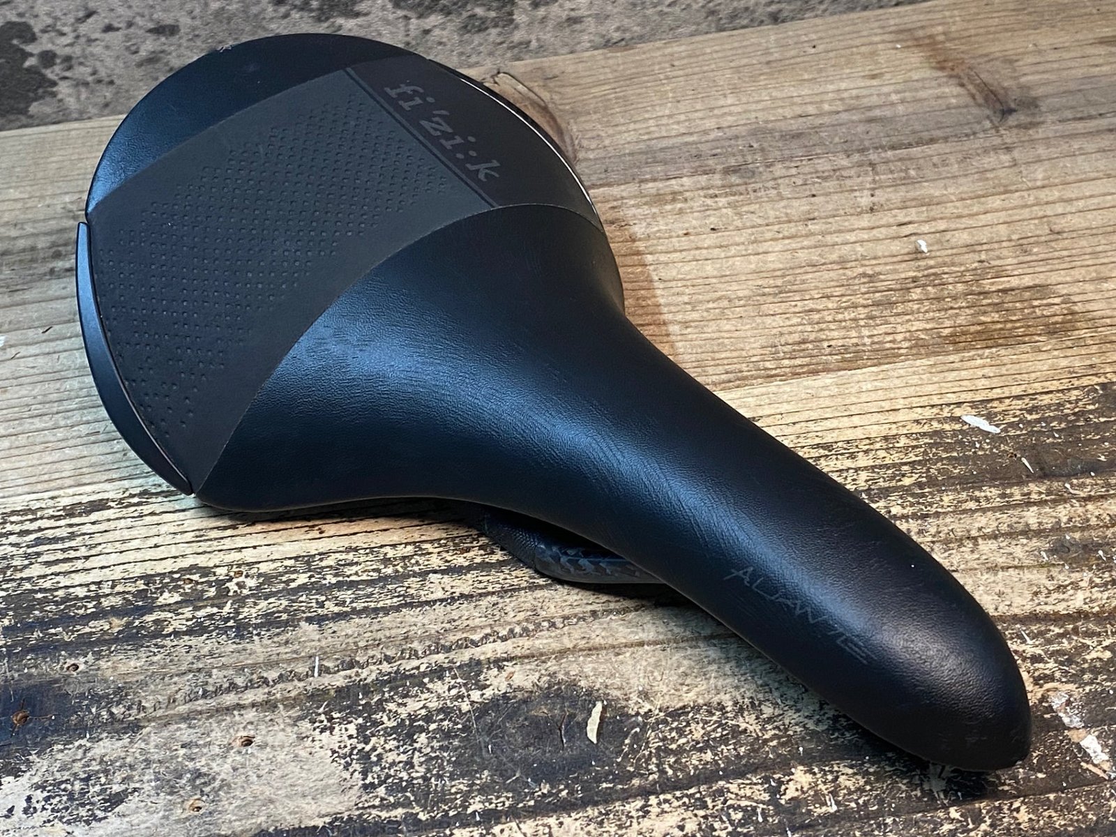 JG435 フィジーク fizik アリアンテ ALIANTE R1 サドル 黒 約155mm